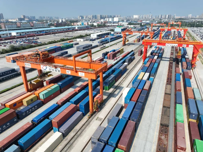 Zhengzhou China Railway Express agricultural machinery logistics